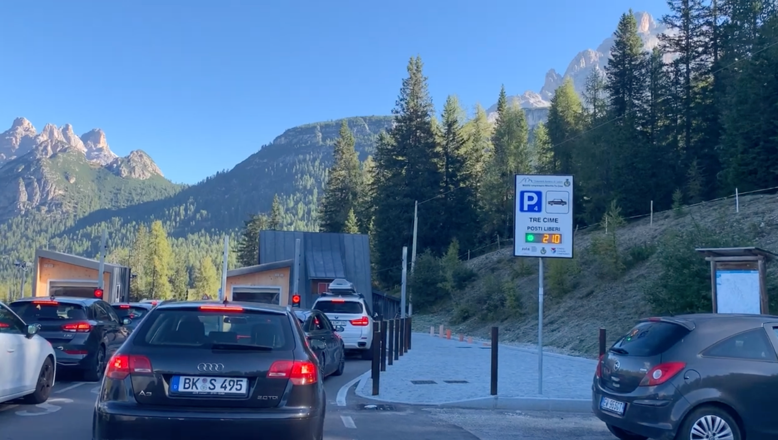 Crowded road to the trailhead parking